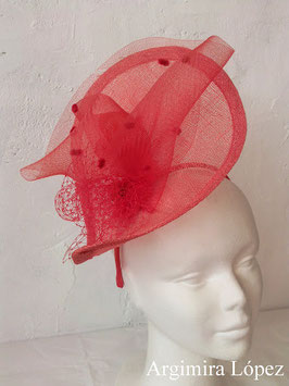 Tocado de sinamay rojo