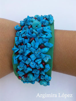 Pulsera con piedras turquesas