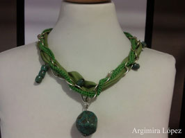 Collar con ganchillo