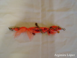 Pulsera de gasa con piedras y cadenas