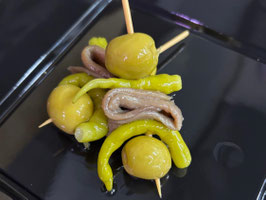 AM. GILDA PIPARRA, ANCHOA Y ACEITUNAS (ELABORACIÓN PROPIA)