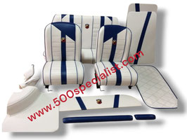 SELLERIA  SPORTIVA  COLORE    BLU   E  BIANCO    ABARTH   COMPLETA  DI  ACCESSORI  .