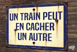 Plaque métal déco "un train peut en cacher un autre" (version lettre bleue) signalisation vintage gare SNCF.
