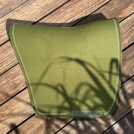 Barock Schabracke No. 4 abgerundet - olive mit doppelter Zierstickerei in schokolade & creme
