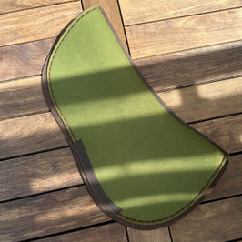 Schmetterlingspad - olive/kaffee mit Stickerei in schokolade