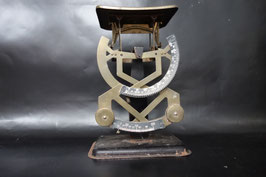 Antieke metalen brievenweger