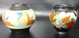 Twee mini plateel vaasjes