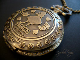 Montre pendentif Alice in Wonderland