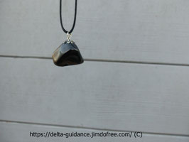 Pendentif oeil de faucon