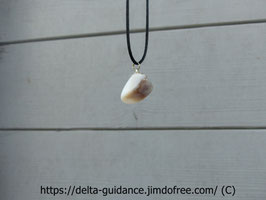 Pendentif opale blanche