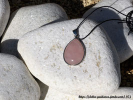 Pendentif goutte d'eau quartz rose