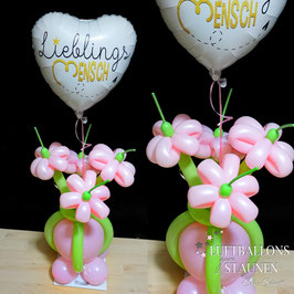 Birthday Girl mit Luftballon-Blumen-Bouquet