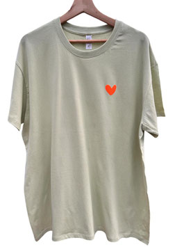 Pistaziengrünes Statement T-Shirt mit Herz