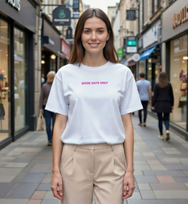 T-Shirt in weiß "GOOD DAYS ONLY 2026"