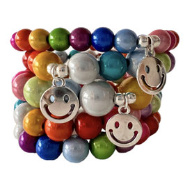 Buntes Perlenarmband mit Smiley