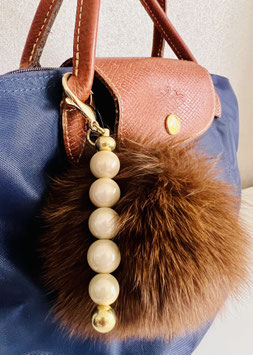 Taschenanhänger brauner Kunstfell-Bommel mit "Perlenprinz" Anhänger
