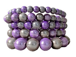 Silbergrau / flieder Perlenarmband