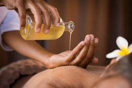 Massage corporel à l'huile