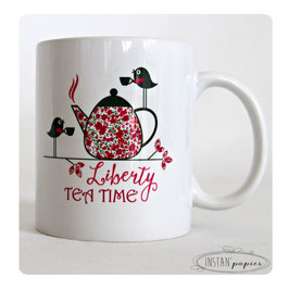 MUG Liberty tea time : théière en liberty Phoebe rose rouge et conversation entre 2 oiseaux