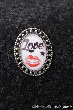 Broche "Love"