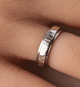 bague double anneau, un lisse et un martelé en biais, unique