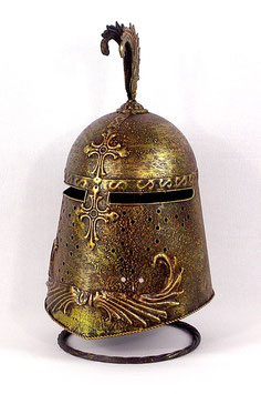 Ritterhelm, goldfarben