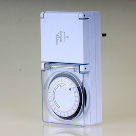 Elektromechanische Outdoor-Zeitschaltuhr IP44, 24-Stunden-Programm, weiß