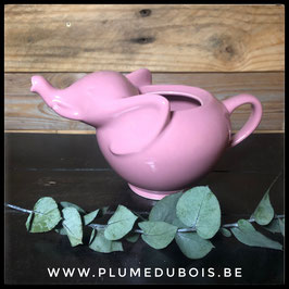 Jolie théière éléphant rose, ou futur pot pour plante!