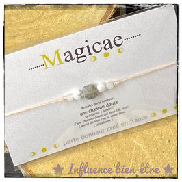Bracelet Magicae: Une chanson douce (howlite, pierre de lune, labradorite)