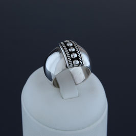 Ring aus geschwärztem 925-Sterlingsilber