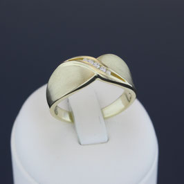 Ring aus 333-Gelbgold und Zirkonia