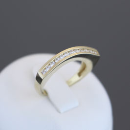 Ring aus 333-Gelbgold und Zirkonia