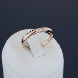 Ring aus 585-Roségold und Brillant (0,11 ct., W, si)