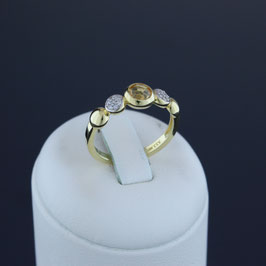 Ring aus 333-Gelbgold, Citrin und Zirkonia