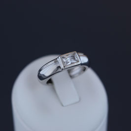 Ring aus rhodiniertem 925-Sterlingsilber und Zirkonia