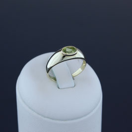 Ring aus 333-Gelbgold und Peridot