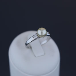 Ring aus rhodiniertem 925-Sterlingsilber, Süßwasserzuchtperle und Zirkonia