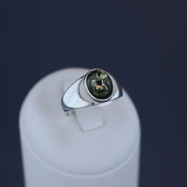 Ring aus 925-Sterlingsilber und baltischem Bernstein