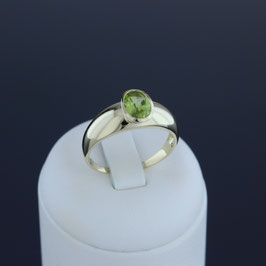 Ring aus 333-Gelbgold und Peridot