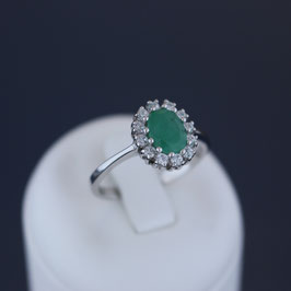 Ring aus rhodiniertem 925-Sterlingsilber, Smaragd und Zirkonia