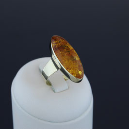 Ring aus 333-Gelbgold und baltischem Naturbernstein