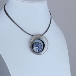Collier aus geschwärztem 925-Sterlingsilber und Achat auf Edelstahldrähten