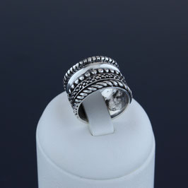 Ring aus geschwärztem 925-Sterlingsilber