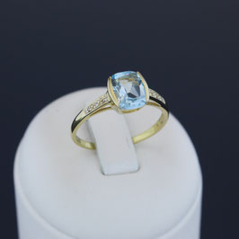 Ring aus 375-Gelbgold und Blautopas