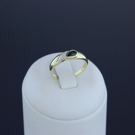 Ring aus 333-Gelbgold, Safir und Diamant (0,03 ct.)