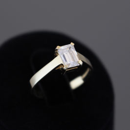 Ring aus 375-Gelbgold und Zirkonia