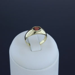 Ring aus 333-Gelbgold und Granat