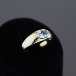 Ring aus 333-Gelbgold und Blautopas