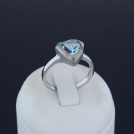 Ring aus rhodiniertem 925-Sterlingsilber und Blautopas