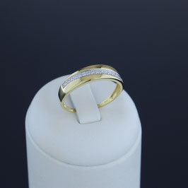 Ring aus 333-Gelbgold und Zirkonia